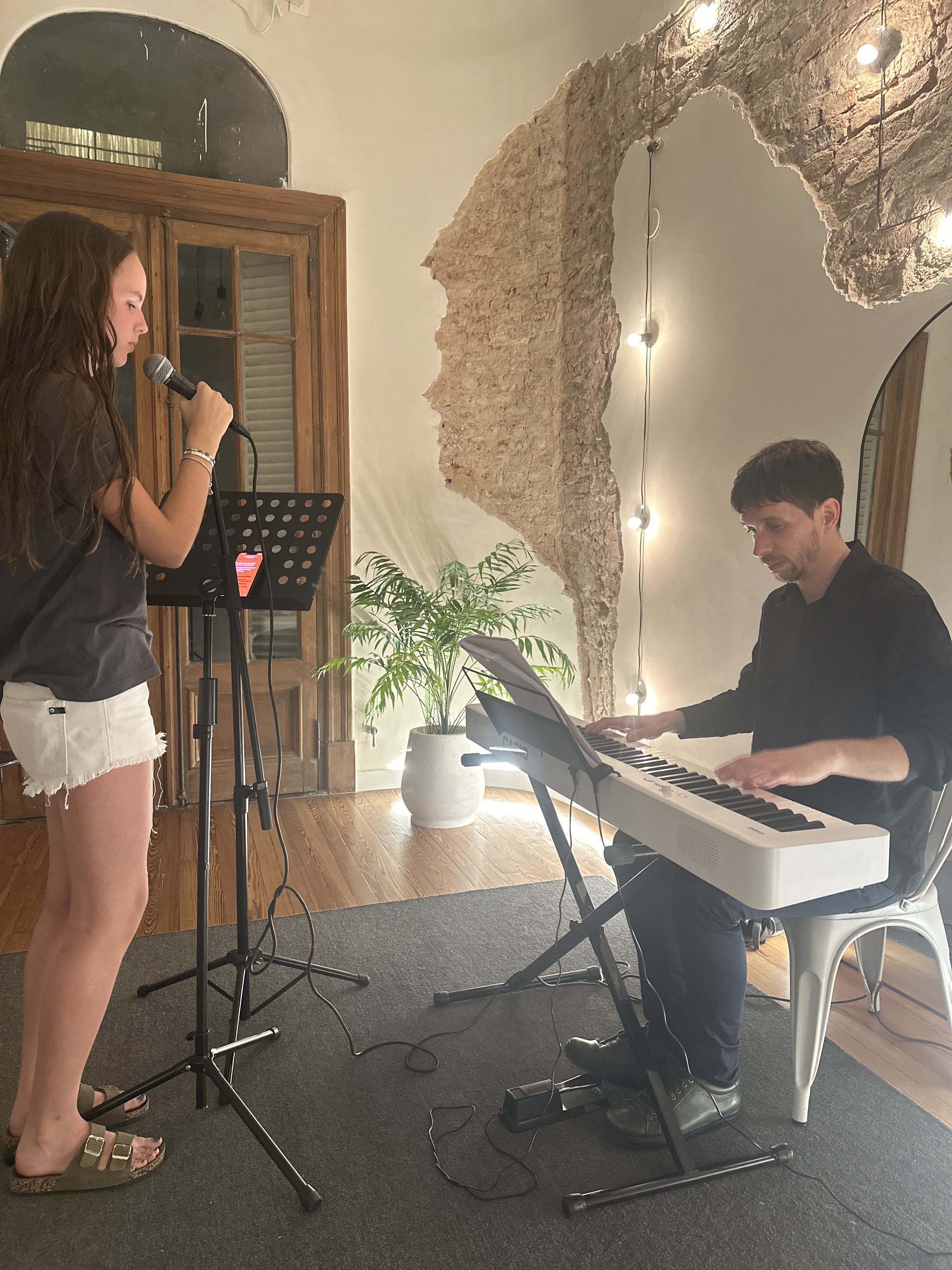Clase de canto con acompañamiento de piano